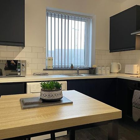 Modern Apartment With En-Suite & Private Kitchen Stoke-on-Trent Екстер'єр фото
